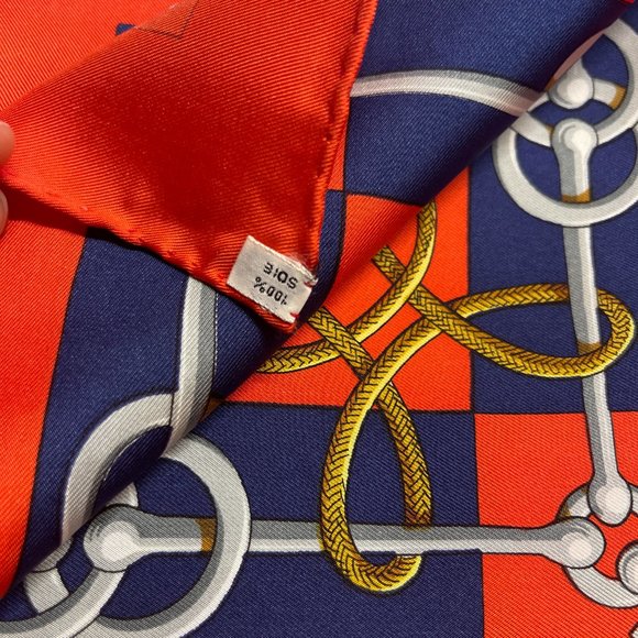 Like New Authentic Hermes scarf Carre 90 Red Silk100% - Picture 3 of 5